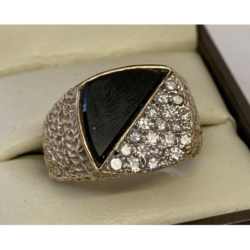 17 - A vintage yellow gold men's signet ring, set with 1ct diamonds and black onyx. Bark effect design to... 