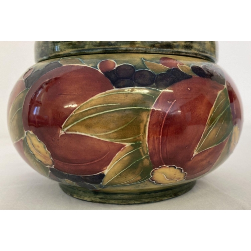 16 - An early 20th century William Moorcroft tobacco jar in Pomegranate design, with screw top cover. Gre... 