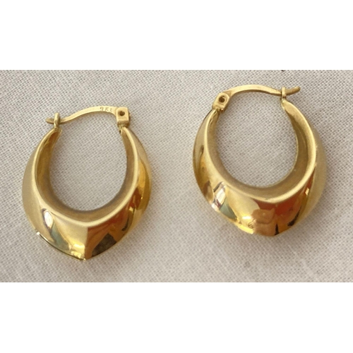 1022 - A pair of 9ct gold oval shaped hoop style earrings. Posts marked 9ct. Each earring approx. 1.5cm lon... 