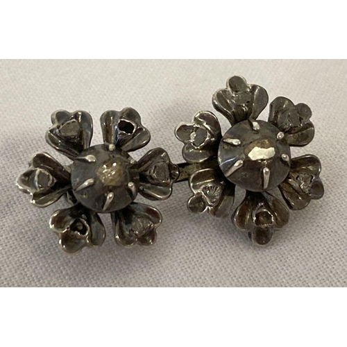 1049 - A vintage double flower design white gold brooch set with diamond chips. Tests as 14ct. Each flower ... 