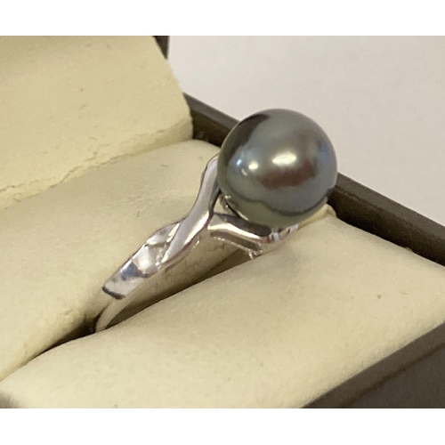 1052 - A 925 silver solitaire ring set with a gunmetal grey pearl by The Genuine Gem Company. Twist design ... 