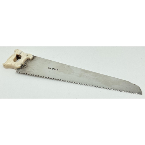 1118 - An Early 20th Century, ivory handled silver cucumber saw. Fully hallmarked for London 1912 and with ... 