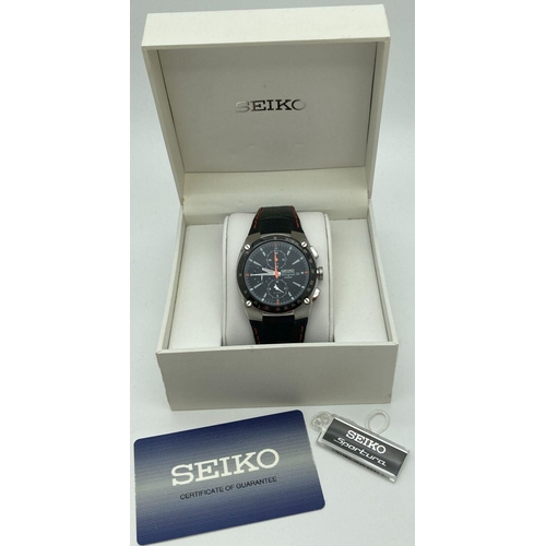 316 - A men's Seiko Sportura chronograph wristwatch with black leather strap. With date function, 100 metr... 