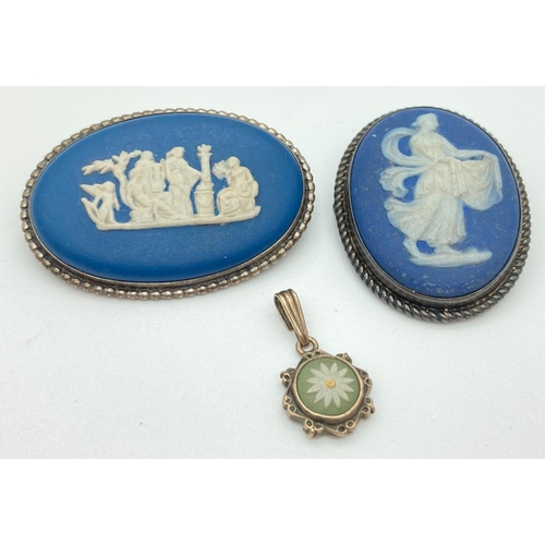 1045 - 3 pieces of vintage Wedgwood Jasper ware and silver costume jewellery. 2 oval shaped brooches in nav... 