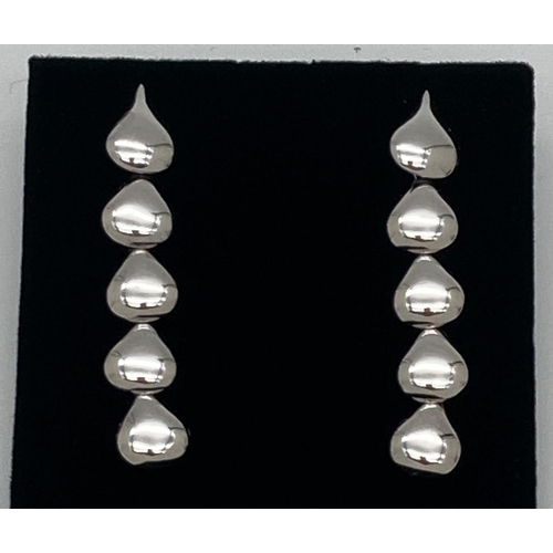 1046 - A pair of Designer silver earrings with articulated  teardrop links. Fully hallmarked to reverse wit... 