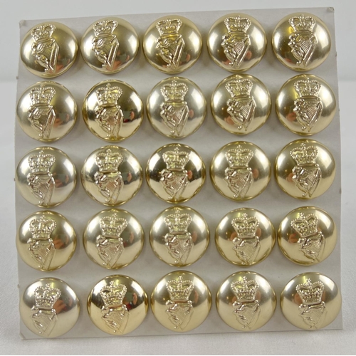 A card containing 25 modern Irish Guards (Pipers) tunic buttons. Marked ...