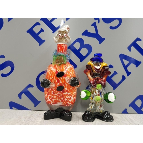 32 - FAT MURANO GLASS DECANTER (HAT CHIPPED) TOGETHER WITH A MURANO GLASS CLOWN FIGURE IN PERFECT CONDITI... 