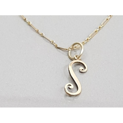 43 - 9CT LETTER S ON AN 18 INCH FIGARO STYLE 9CT GOLD CHAIN 1.8 GRAMS
