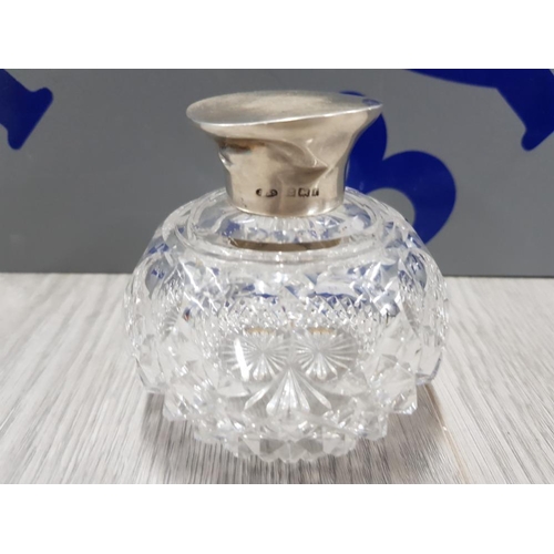44 - SILVER HALLMARKED LIDDED PERFUME BOTTLE WITH GLASS STOPPER, SILVER LID WEIGHT 21.3 GRAMS