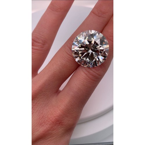 1 - A truly magnificent and outstanding 34.19ct Round Brilliant Cut, Natural Diamond. H colour, VS1 Clar... 