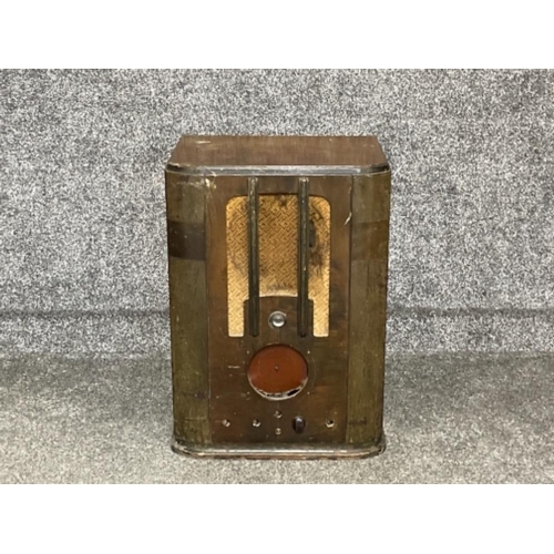 12 - 1930s RCA model T9-9 radio (needs servicing)