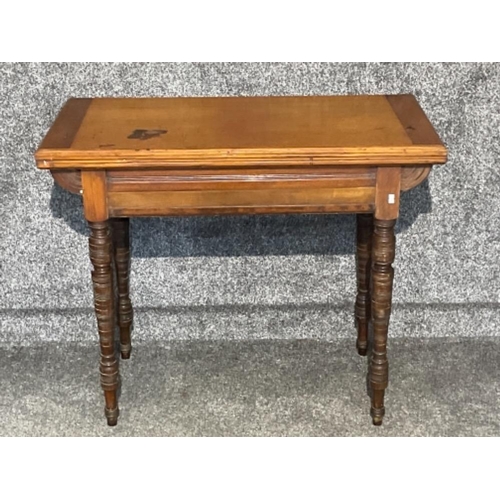 15 - Victorian period turnover top mahogany card table (Basie missing)