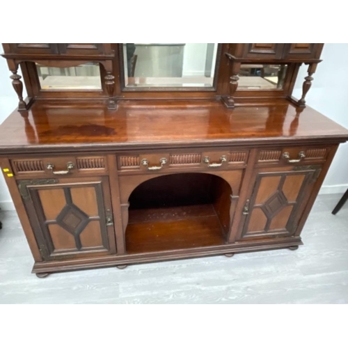1 - Mid - late Victorian mahogany mirror back sideboard/dresser. Featuring 4 bevelled edge mirrors, turn... 