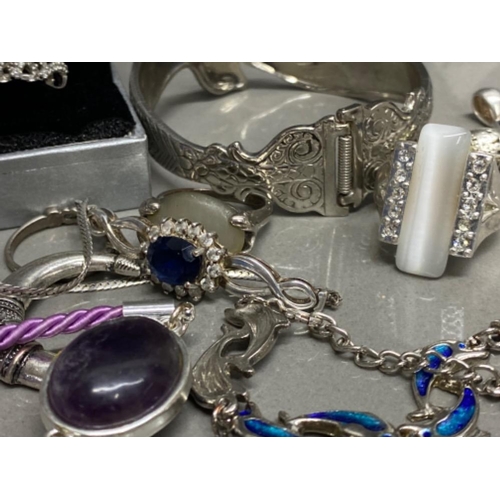 29 - Large quantity of white metal costume jewellery items including rings, bangle, earrings etc, some it... 
