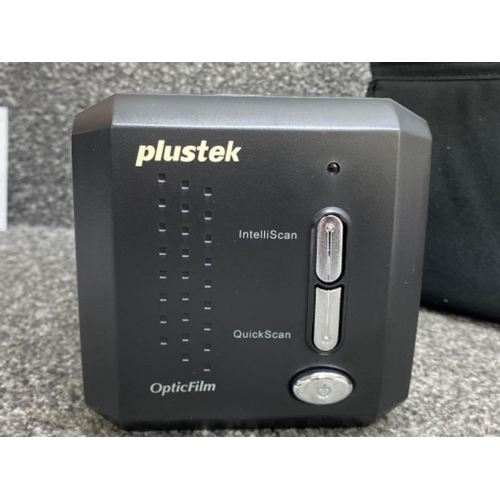 30 - Plustek opticfilm 8200i SE 7200 film scanner with protective carry bag