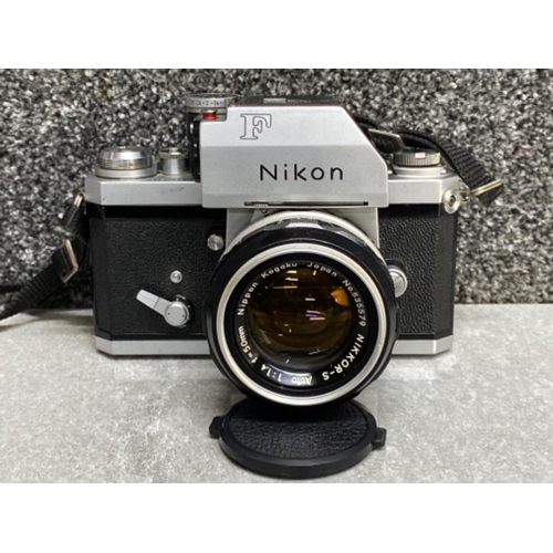 31 - A Nikon F 35mm SLK film camera, no 6936228, with lens