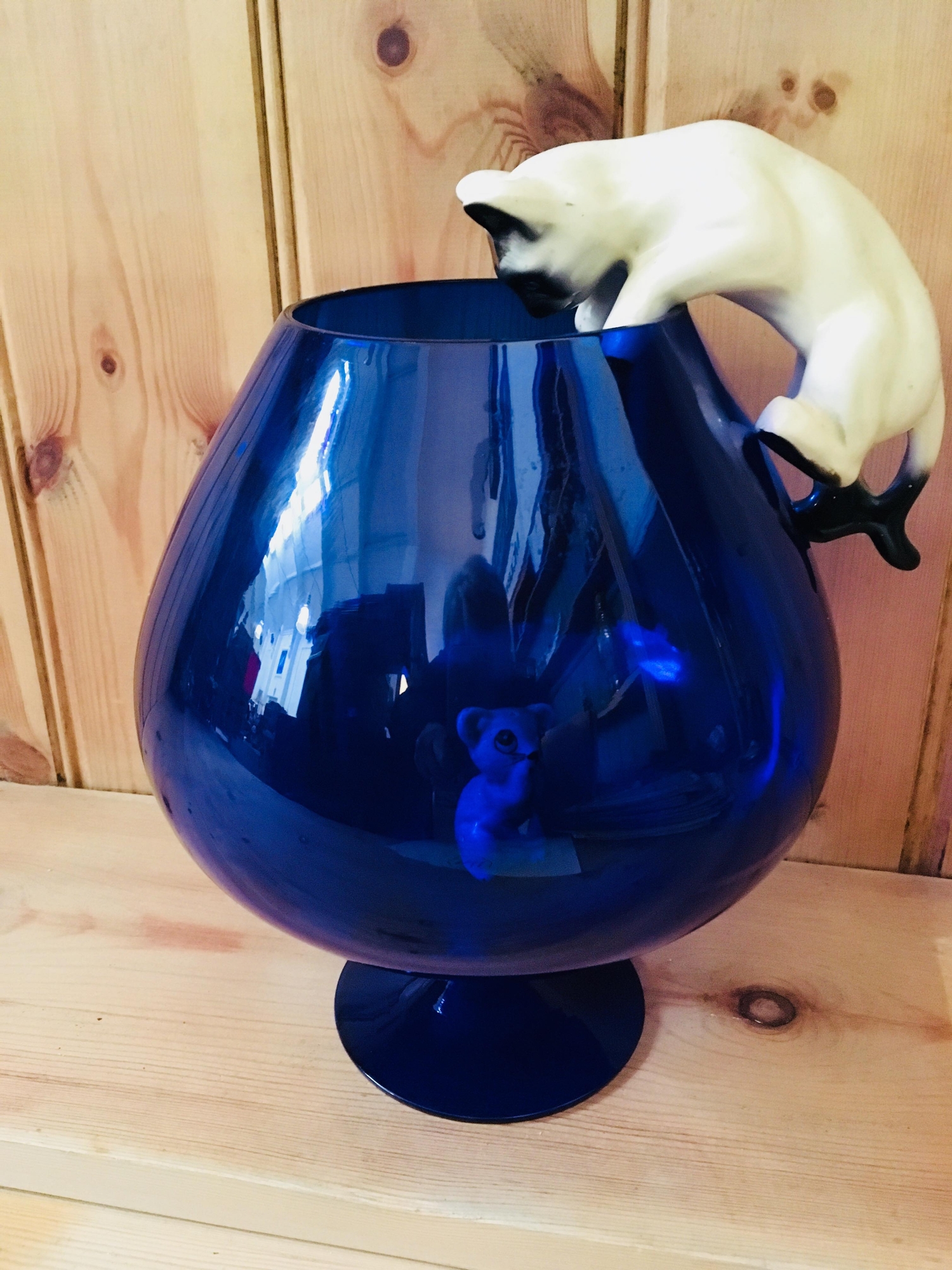 60 S 70 S Large Blue Brandy Glass With Cat Mouse 22cms