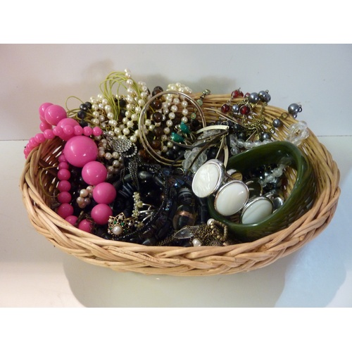 n&n vintage costume jewelry