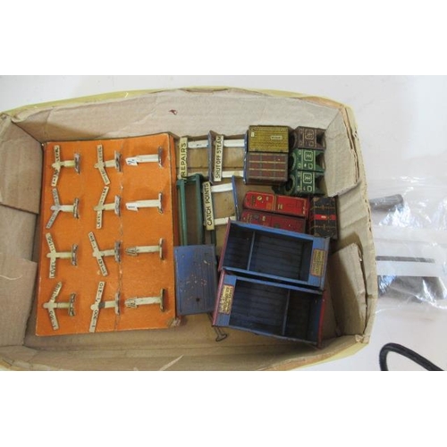 Hornby trackside accessories including platform equipment an... Barnebys