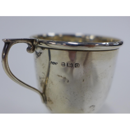 29 - George VI silver christening mug, Birmingham 1938, 7cm...