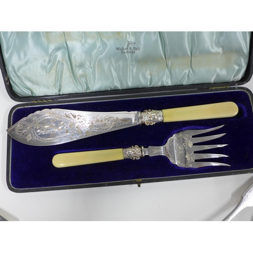 34 - Pair of Victorian bone handled and Epns fish servers, in a fitted case, together with a set of six E...