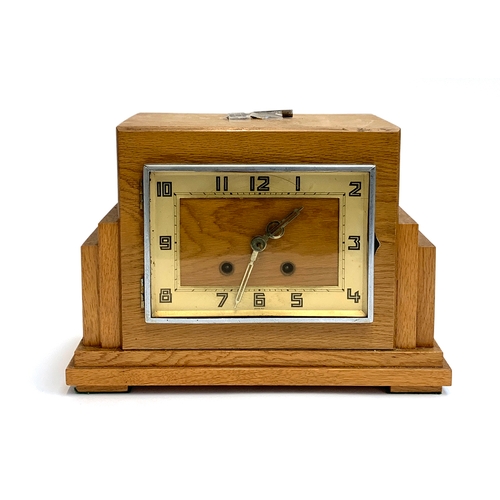 31 - An Art Deco oak mantel clock, with key, 22cmH