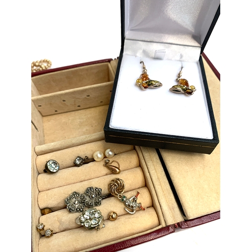 46 - A mixed lot of costume jewellery, to include 925 silver and Baltic amber butterfly earrings; Jewelcr... 
