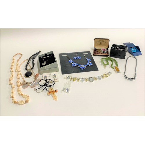 20A - A mixed lot of costume jewellery to include shell necklaces; white metal necklaces; hematite necklac... 