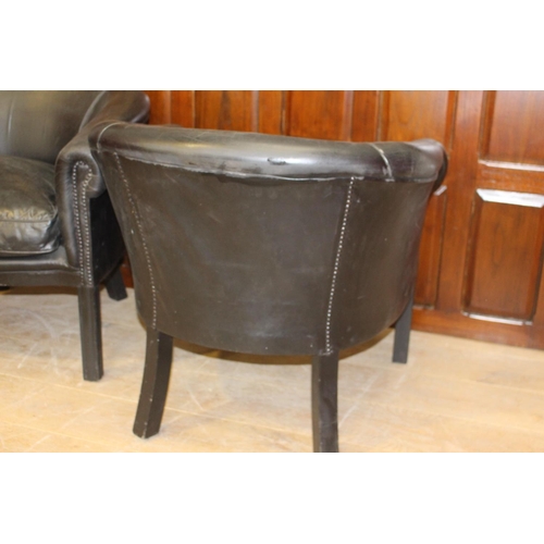 30 - Pair of black leather upholstered tub chairs with removable leather cushion {78 cm H x 70 cm W x 47 ... 