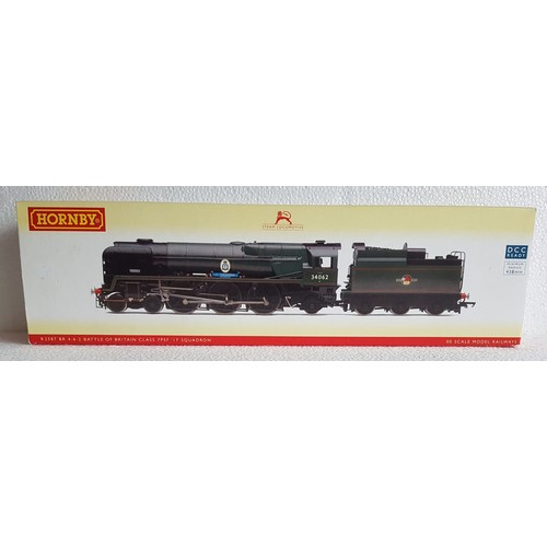 57 - HORNBY (CHINA) R2587 BR 4-6-2 Rebuilt Battle of Britain Class No.34062, 17 Squadron, DCC Ready. Near... 