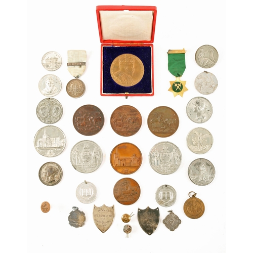 32 - A collection of Victorian and later Irish commemorative and award medals, Daniel O'Connell, In Memor... 