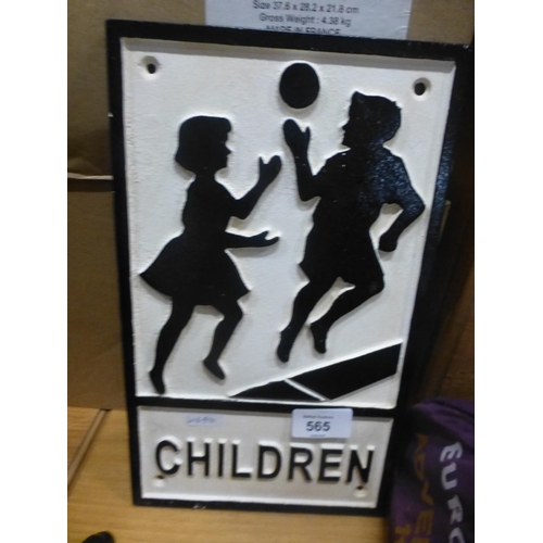 565 - CAST CHILDREN SIGN