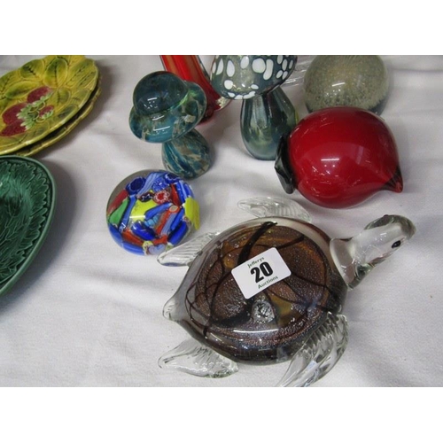 20 - PAPERWEIGHTS, Turtle design glass paperweight, also Mdina mushroom paperweight, cut glass square bas... 
