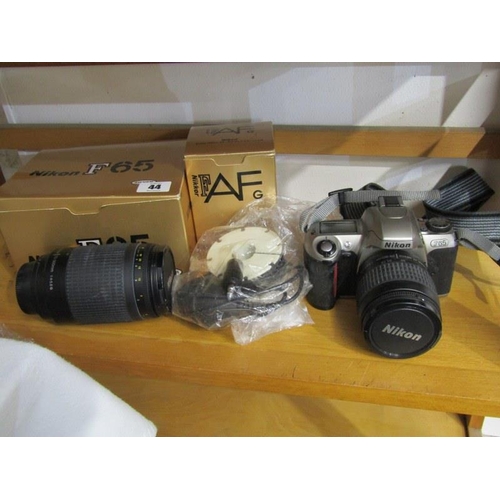 44 - PHOTOGRAPHY, Nikon F65 camera with telescopic lense and accessories