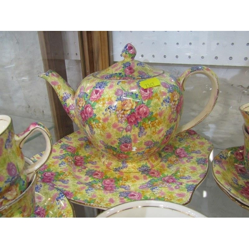 528 - CHINTZ, Grimwades 'Welbeck' pattern tea ware, consisting of tea pot, bread plate, 5 cups, 6 saucers,... 