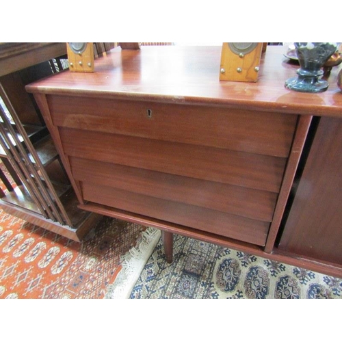 760 - RETRO SIDEBOARD, A mahogany retro sideboard with cupboard base on a bank of drawers to the left, 75