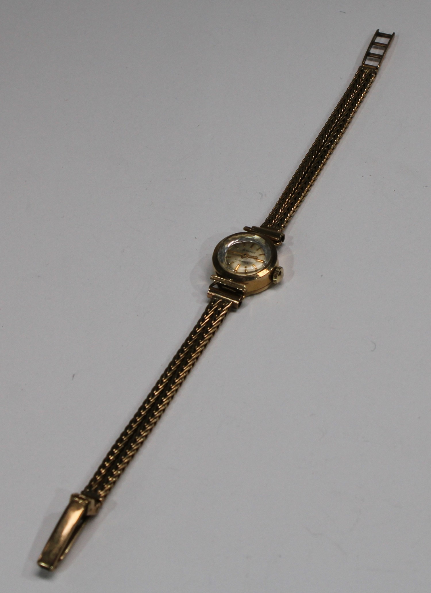 A 9ct gold Accurist lady's watch, integral bracelet 9ct gold strap, 14.7g gross
