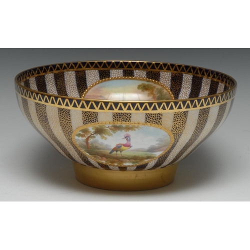 56 - An Aynsley circular cabinet bowl, of Sèvres inspiration, painted by Richard J. Keeling, monogrammed,... 