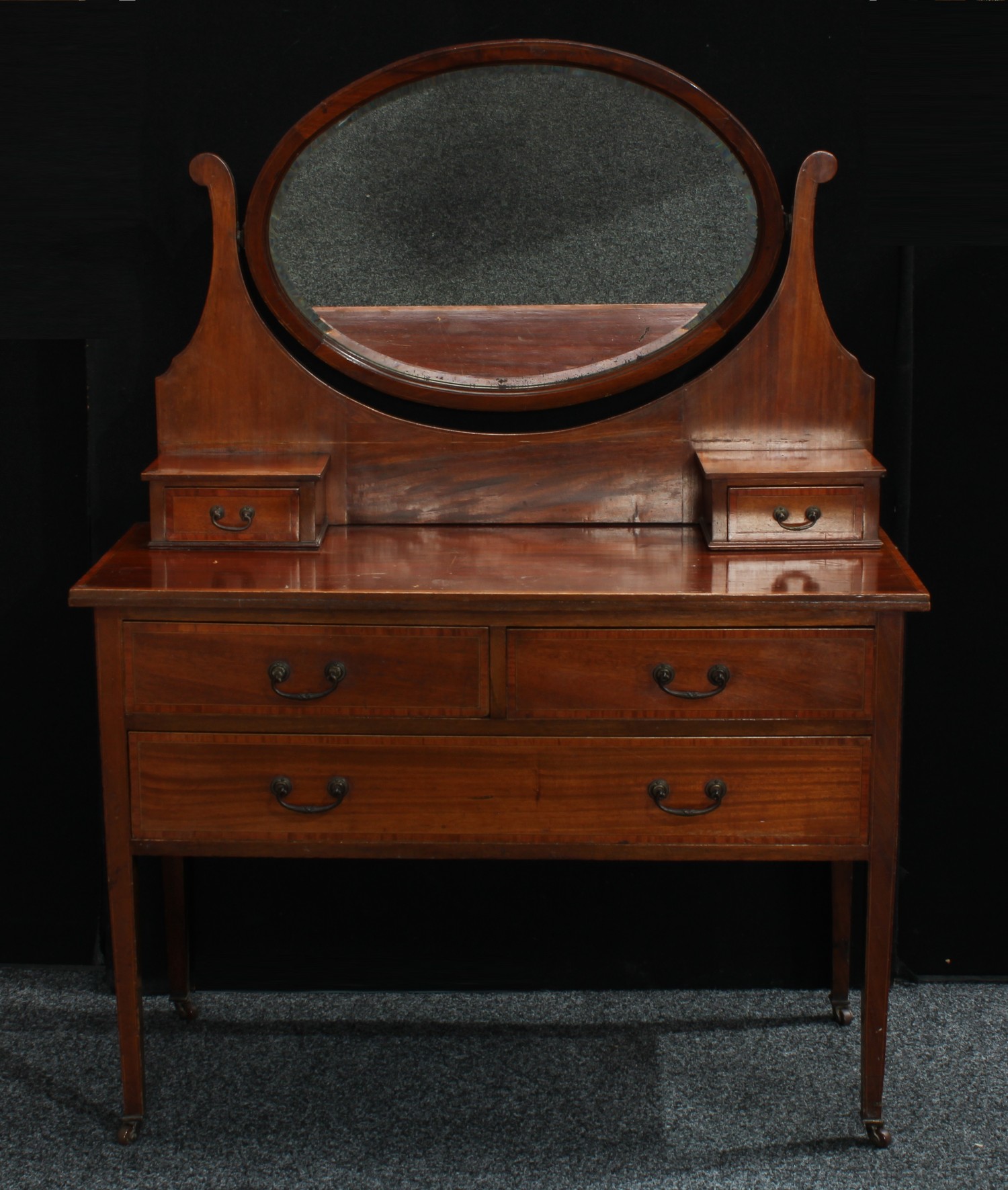 An Edwardian crossbanded mahogany dressing table, oval mirrored back...