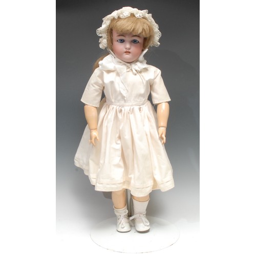 2029 - A Simon & Halbig (Germany) bisque head and ball jointed painted composition bodied doll, Jutta mold,... 