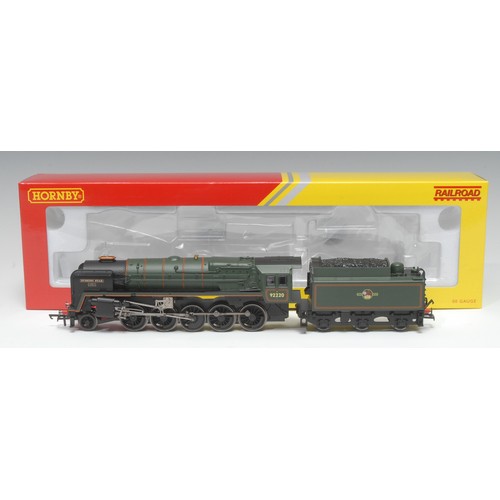 2050 - Hornby OO Gauge R3288 BR Class 9F 2-10-0 “Evening Star” locomotive and six wheel tender (DCC ready),... 
