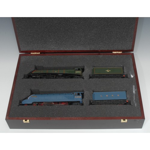 2042 - Bachmann Branchline OO Gauge 31-961 Class A4 Mallard Limited Edition twin presentation set, to comme... 
