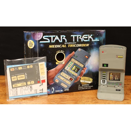 5029 - Sci-Fi, Star Trek - a Bandai/Playmates stock no.16143 Starfleet Medical Tricorder, collectors series... 