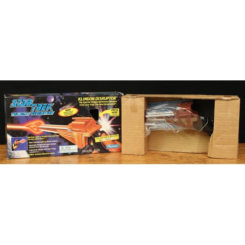 5033 - Sci-Fi, Star Trek - a Playmates stock no.6129 Klingon Disruptor, collectors edition No.008690, boxed... 
