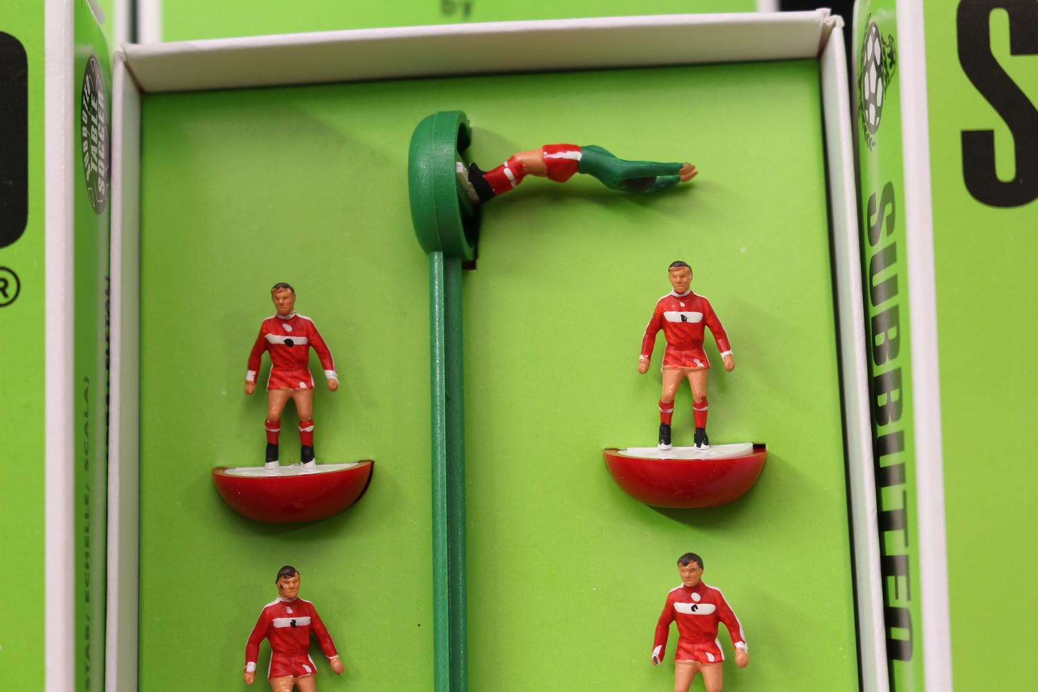 Subbuteo 'Top Spin' table soccer OO scale football teams, Southern