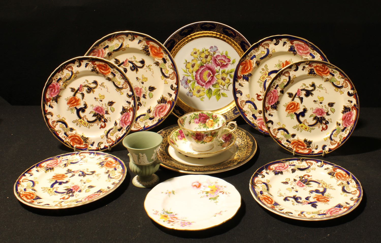 A pair of Mason's Mandalay pattern dessert plates, 23cm; a set of four...