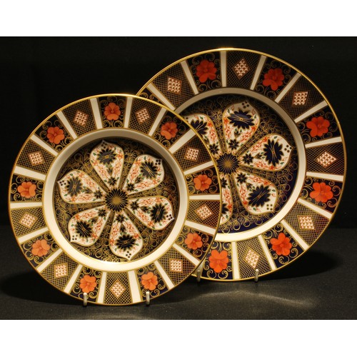 21 - A Royal Crown Derby Imari palette 1128 pattern dinner plate, 27cm diameter, printed marks, second qu... 
