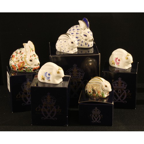 33 - A pair of Royal Crown Derby paperweights, Platinum Rabbit and Baby Rabbit, 25th Anniversary limited ... 