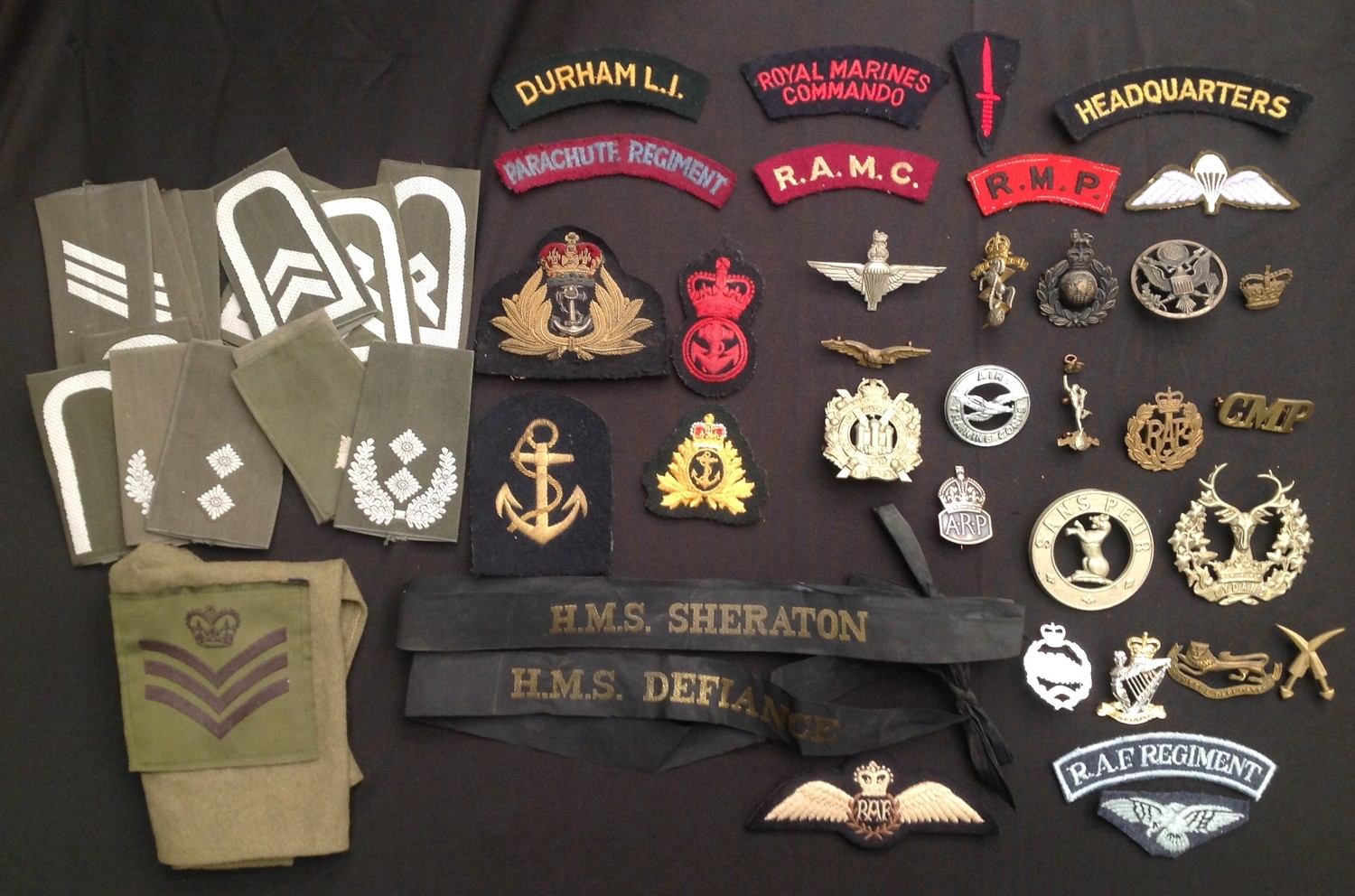 WW2 and later British Cap badges and cloth insignia to inclu...