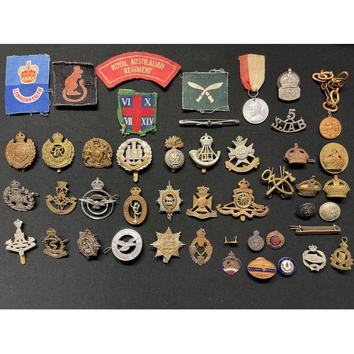 WW2 British Cap Badge collection to include: Rifle Brigade, ... | Barnebys